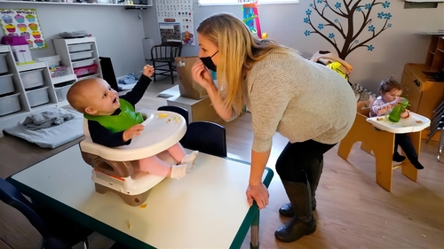 Latest company news about Lutte scolaire contre le virus respiratoire syncytial rappelant le COVID-19