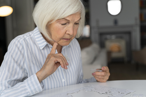 Dernières nouvelles de l'entreprise L'impact mondial de la maladie d'Alzheimer: une crise de santé publique
