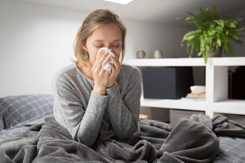 Dernières nouvelles de l'entreprise Ilfait- il COVID ou un froid ? Comment savoir comme cas d'Omicron levez-vous
